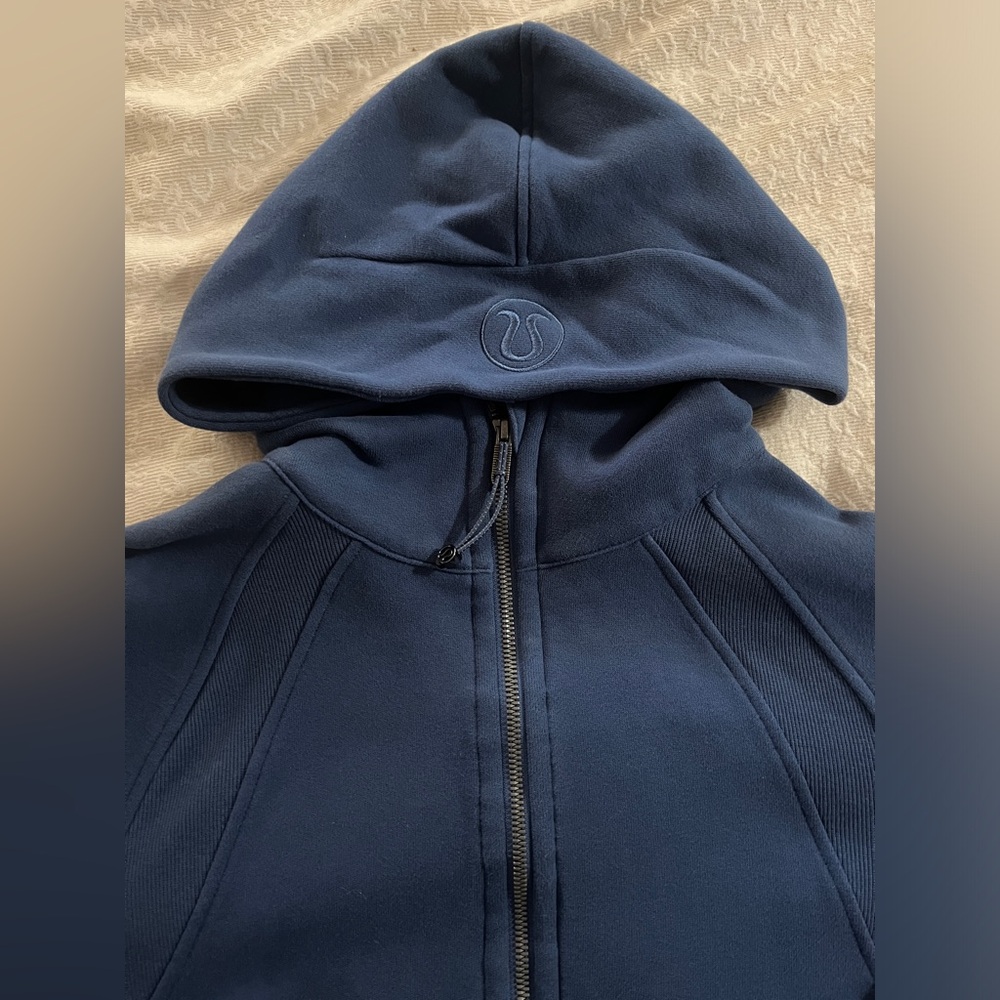 LULULEMON SCUBA RARE - Picture 2 of 3